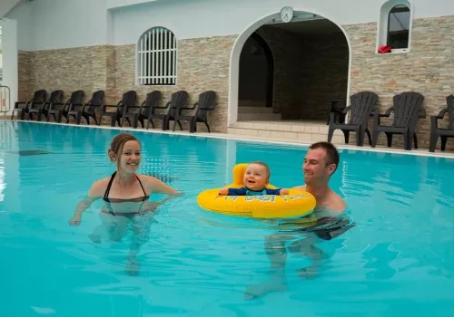 Piscine intérieure au Bois de Masson